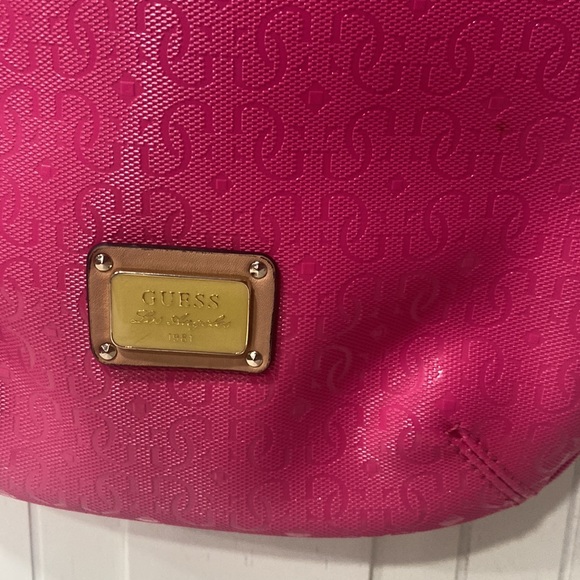 Guess pink crossbody smoke free home - Picture 2 of 2